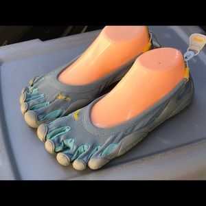 Vibram Fivefingers Teal/Blue Barefoot Shoes Size 9